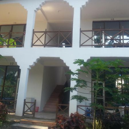 Asiya Beach Bungalow Нунгві Екстер'єр фото