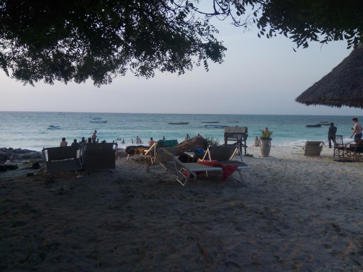 Asiya Beach Bungalow Нунгві Екстер'єр фото